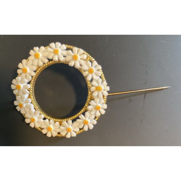 Vintage Flower Power Daisy Wreath Hippie Boho White Yellow Enamel On Gold Tone - Picture 2 of 8